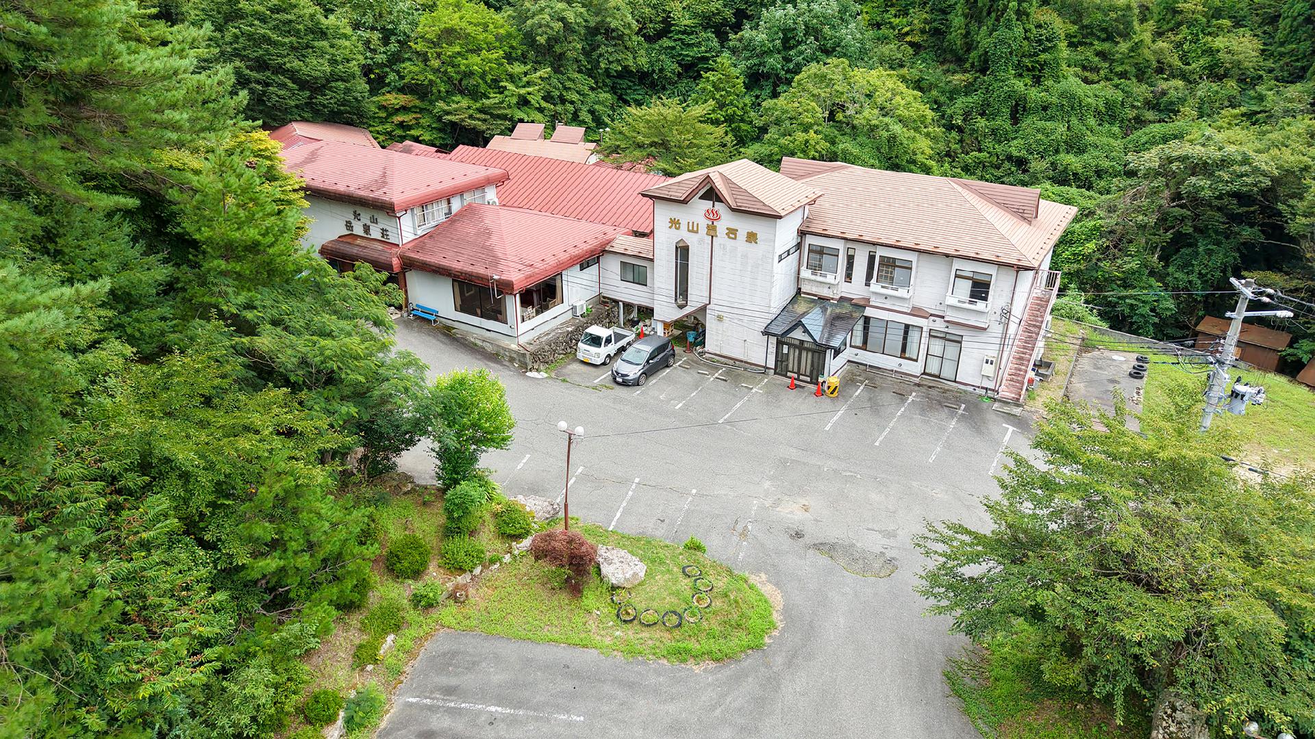 光山溫石泉岳泉莊