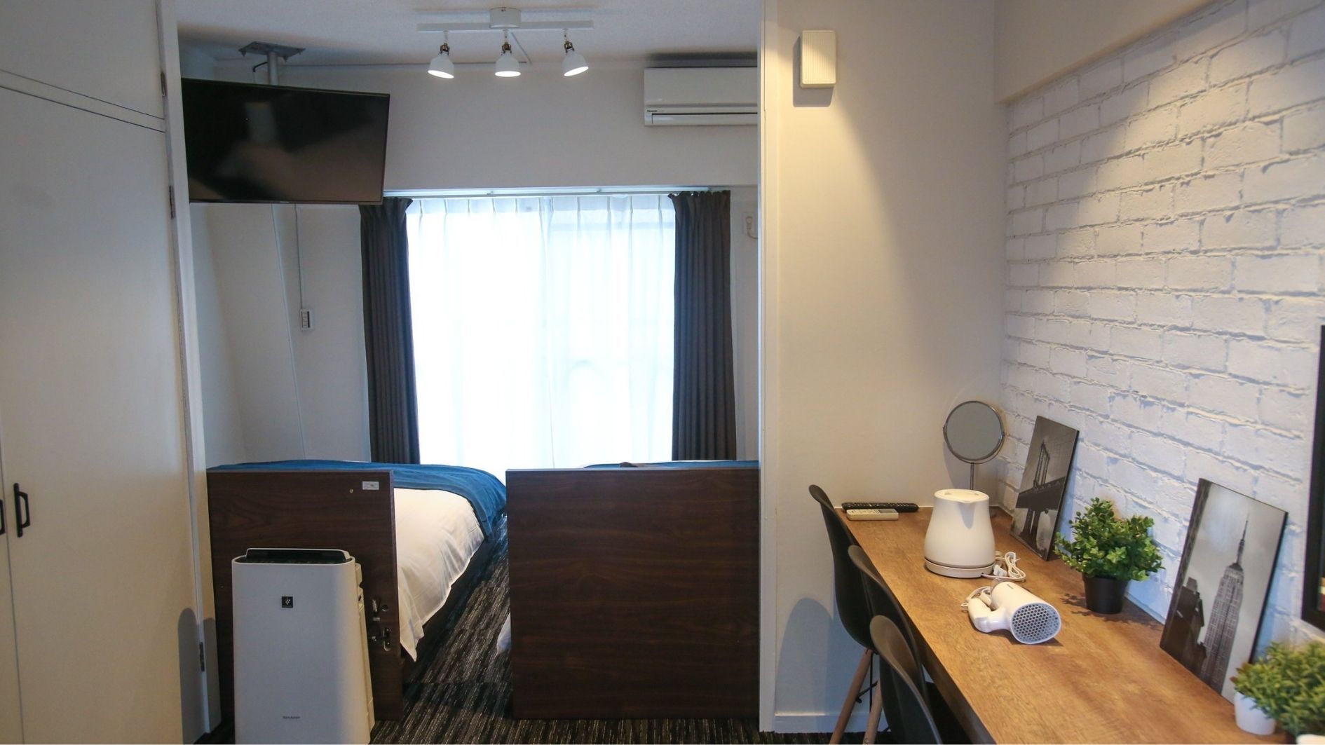 N. 33 Hakata Sta. River Side