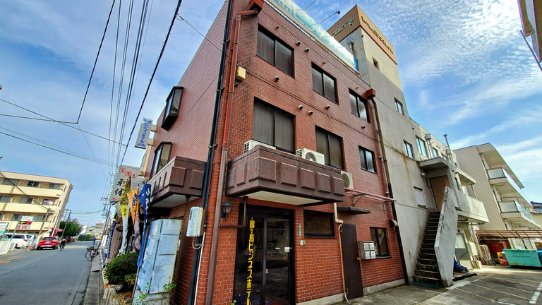 Tsurugashima Business Hotel