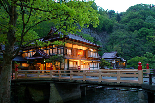 會津東山溫泉向瀧旅館