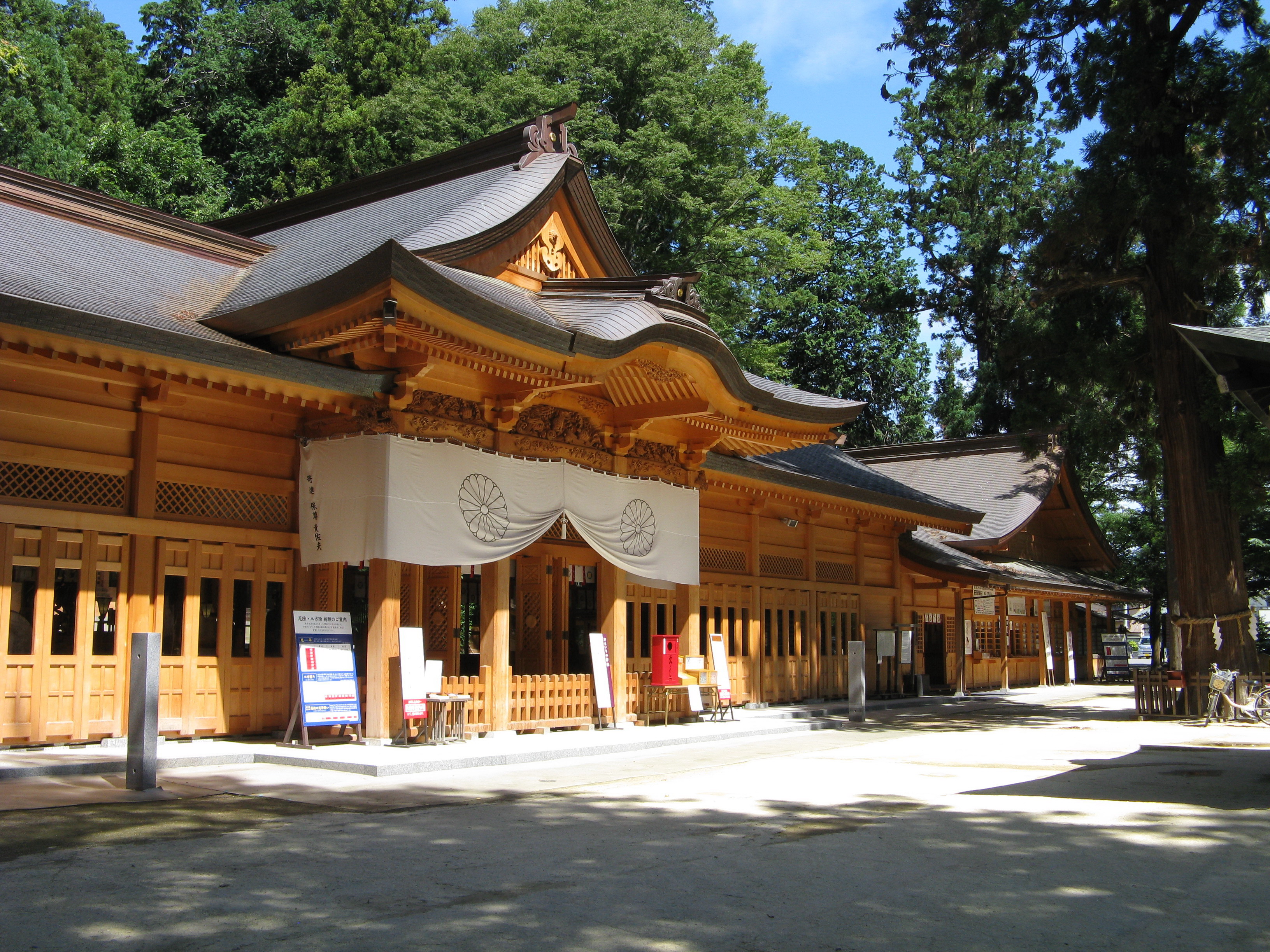 Azumino Pension Lali Gurans