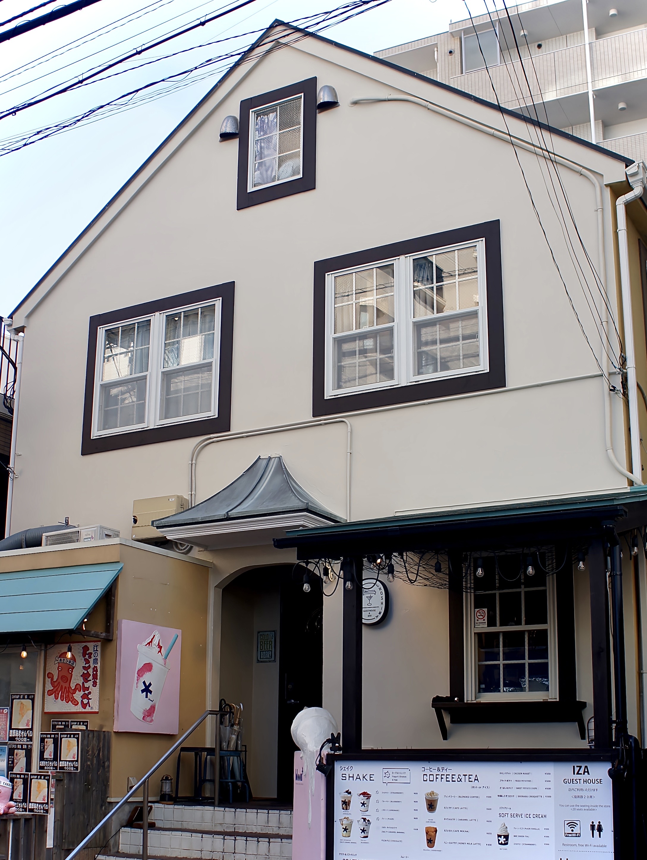 Guesthouse & Bar Iza Enoshima
