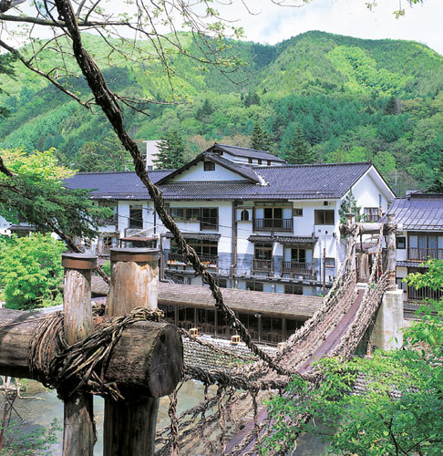 汤西川温泉 平家传承蔓桥之宿 本家伴久