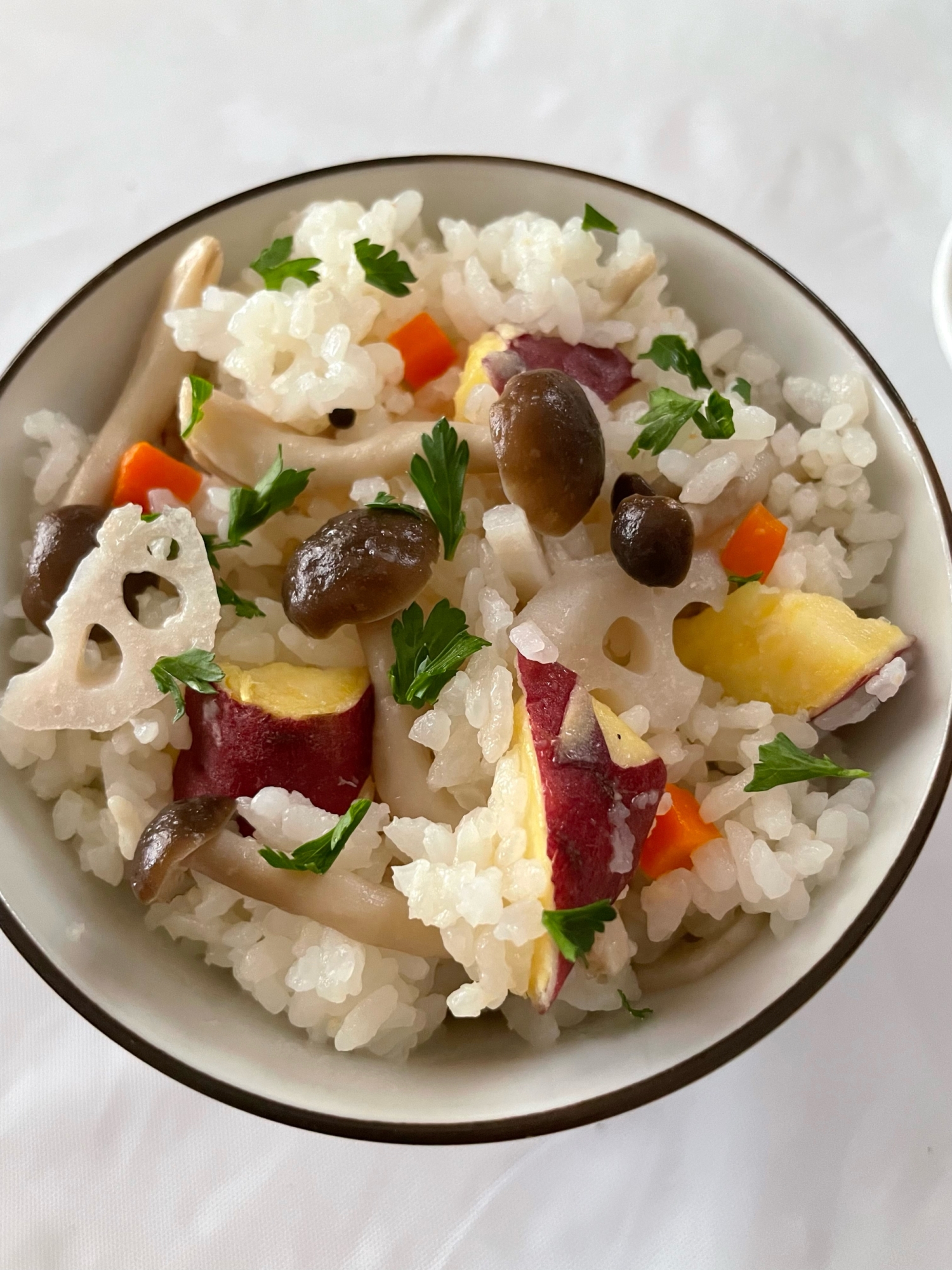 秋野菜が美味しい♫野菜たっぷり玉葱麹炊き込みピラフ