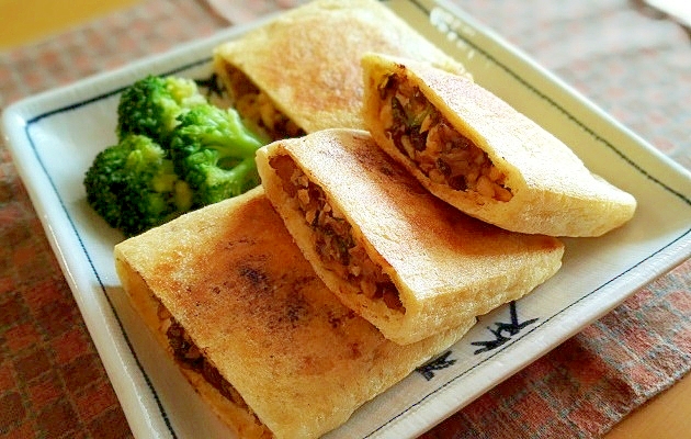 サバ味噌煮缶と豆腐のサクサク油揚げ焼き♪