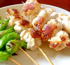 ヘルシーでジューシー！パリっと皮巻き焼き鳥