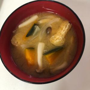 かぼちゃと玉ねぎのお味噌汁 レシピ 作り方 By Tsubasa777 楽天レシピ
