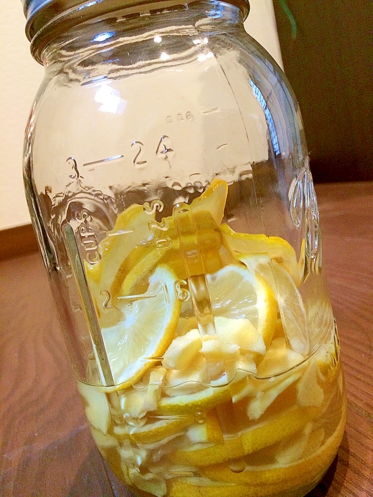 大きな瓶に入った生姜はちみつレモン