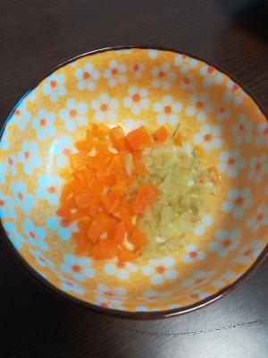 離乳食中期 きゅうり にんじん 二種類の出汁和え レシピ 作り方 By もん1223 楽天レシピ 離乳食中期 きゅうり にんじん 二種類の出汁和え レシピ 作り方 By もん1223 楽天レシピ