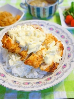 しっとり柔らか鶏胸肉のチキン南蛮丼ピリ辛タルタル