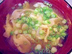 たもぎ茸と揚げのお味噌汁 レシピ 作り方 By 寝虎太郎 楽天レシピ