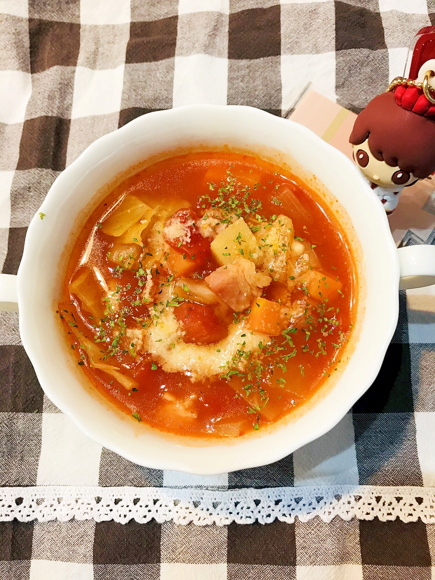 翌日もアレンジできるトマト缶で具沢山ミネストローネ