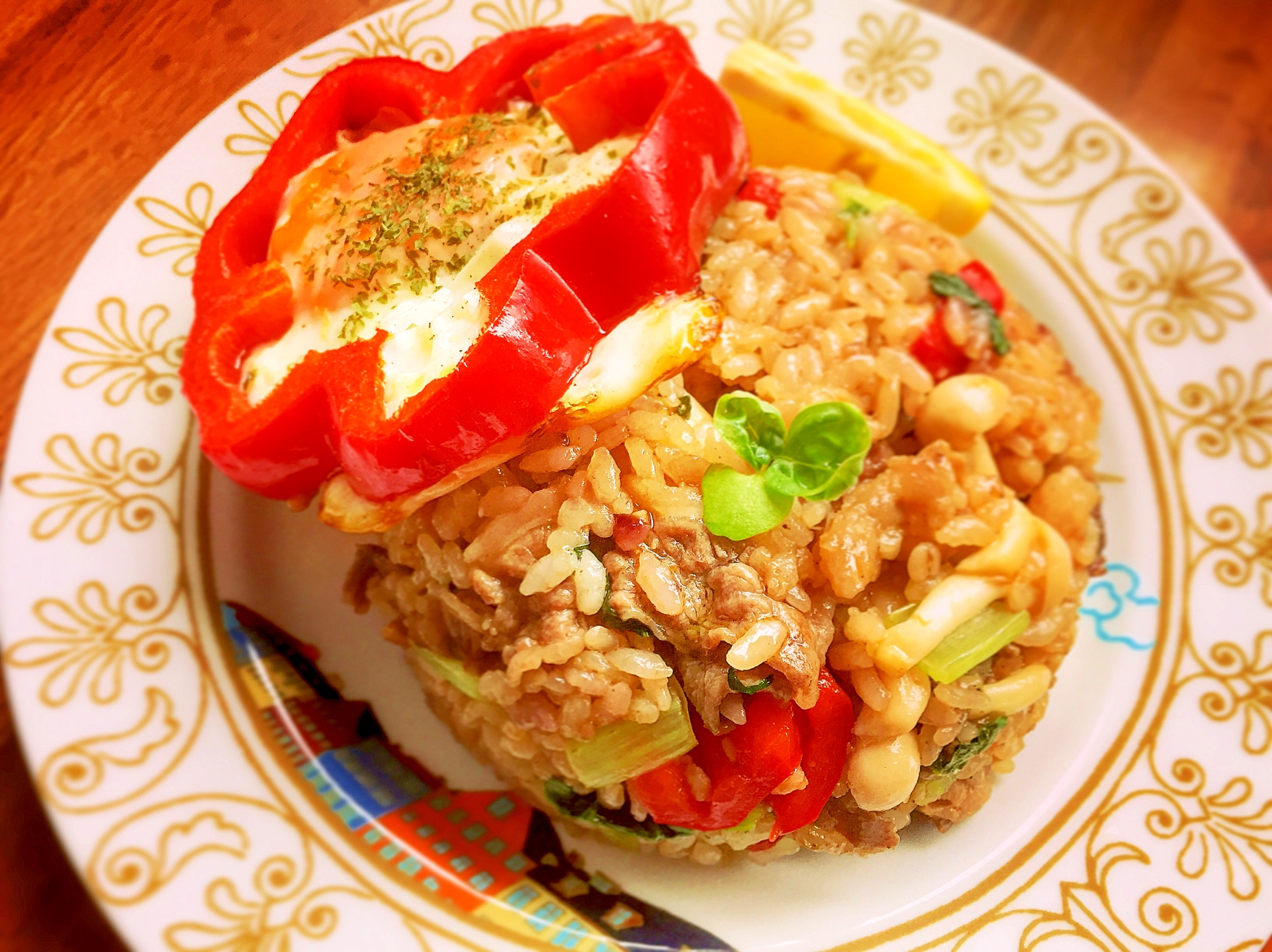 花咲く目玉焼き＆栄養たっぷり野菜と牛肉のナシゴレン