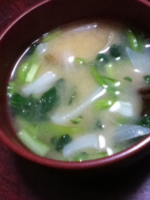 小松菜とこんにゃくと玉ねぎの味噌汁 レシピ 作り方 By とりあえず乾杯 楽天レシピ