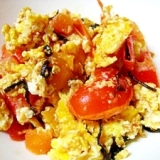 塩昆布で決まり！卵とトマトの炒め物