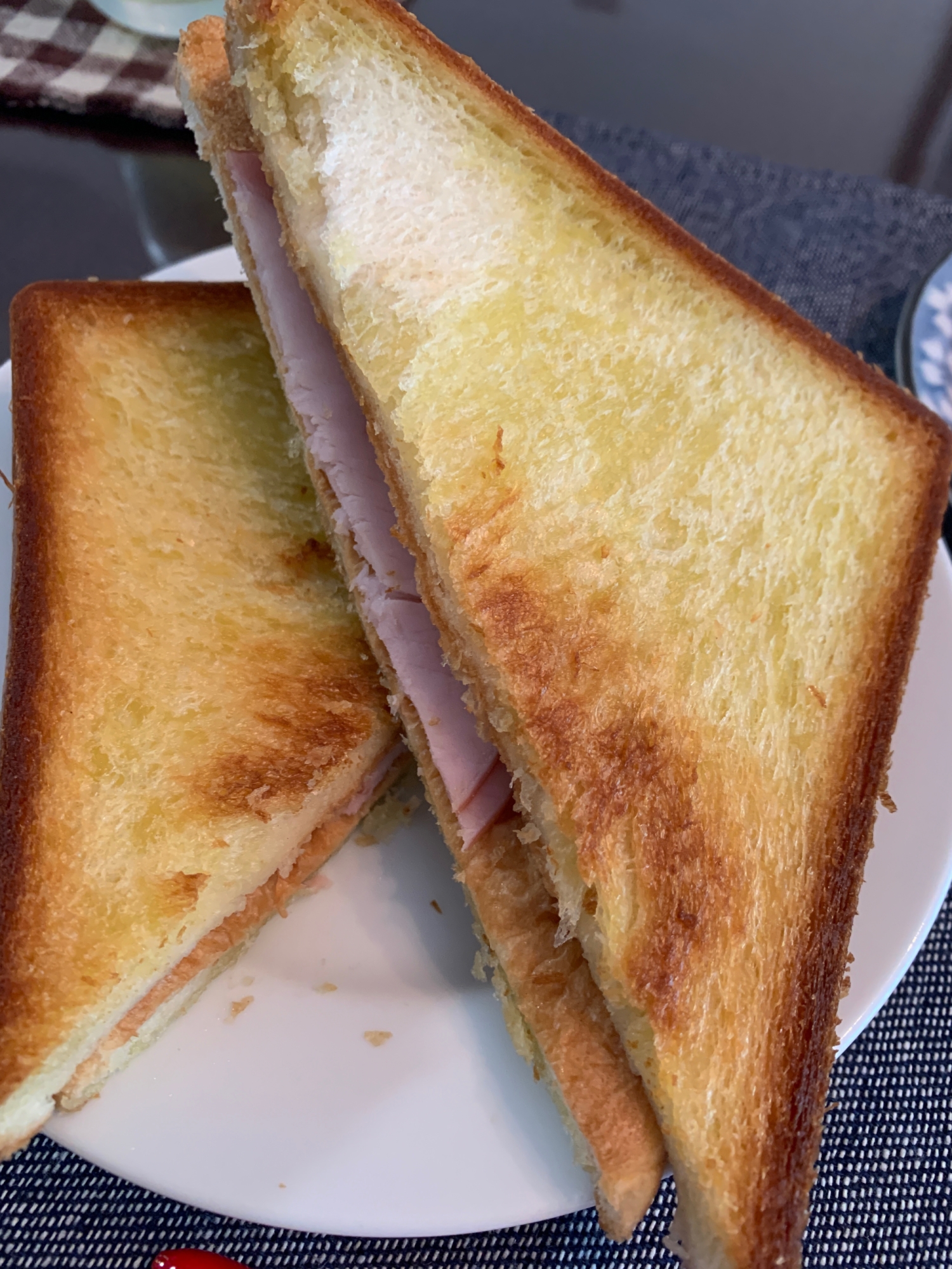 オリーブオイルでカリッとハムチーズサンド