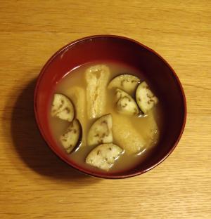 生姜入り ナスと油揚げのお味噌汁 レシピ 作り方 By Amnos73 楽天レシピ
