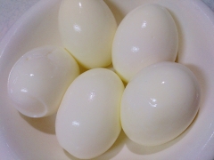 ゆで卵 ～ 酢も塩も使わずツルっと剥く方法