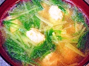 水菜とすり身団子のお味噌汁 レシピ 作り方 By 寝虎太郎 楽天レシピ