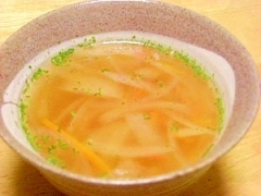 アホと玉ねぎ氷入り☆コンソメスープ