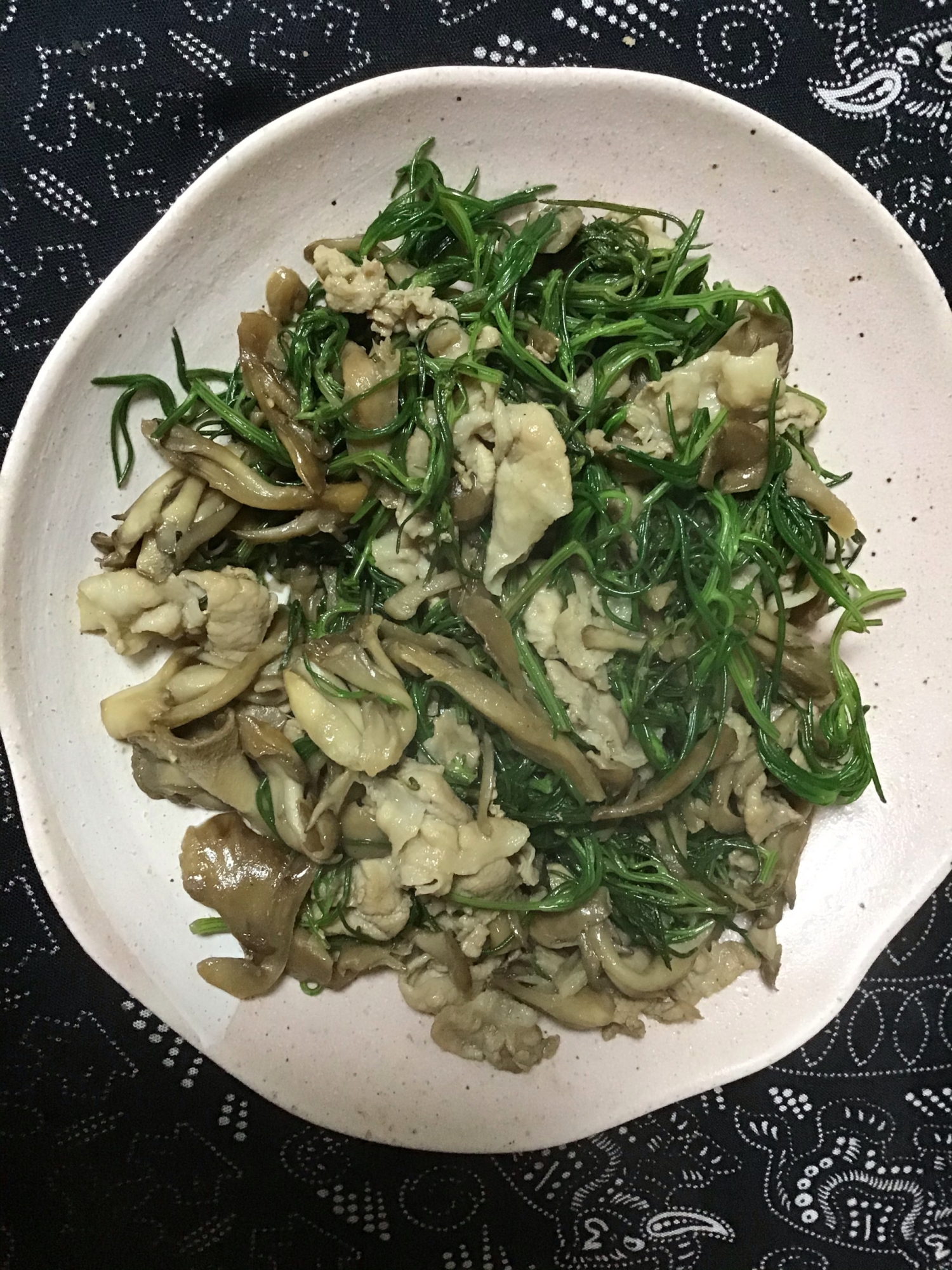 おかひじきと舞茸の豚バラ炒め