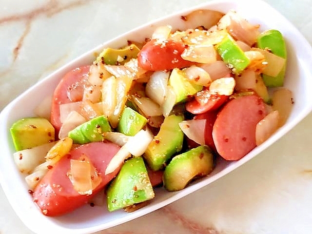 メイン具材3つ！アボカドとソーセージのジャーマン風