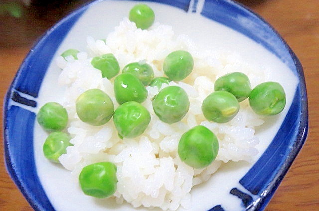 グリンピースの塩煮で豆ごはん