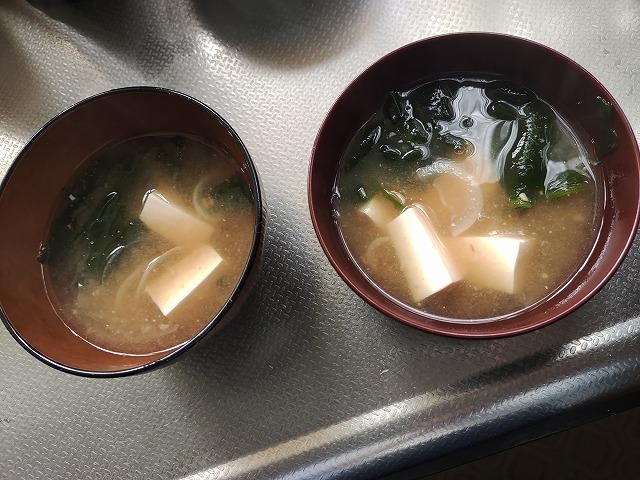 豆腐わかめ味噌汁