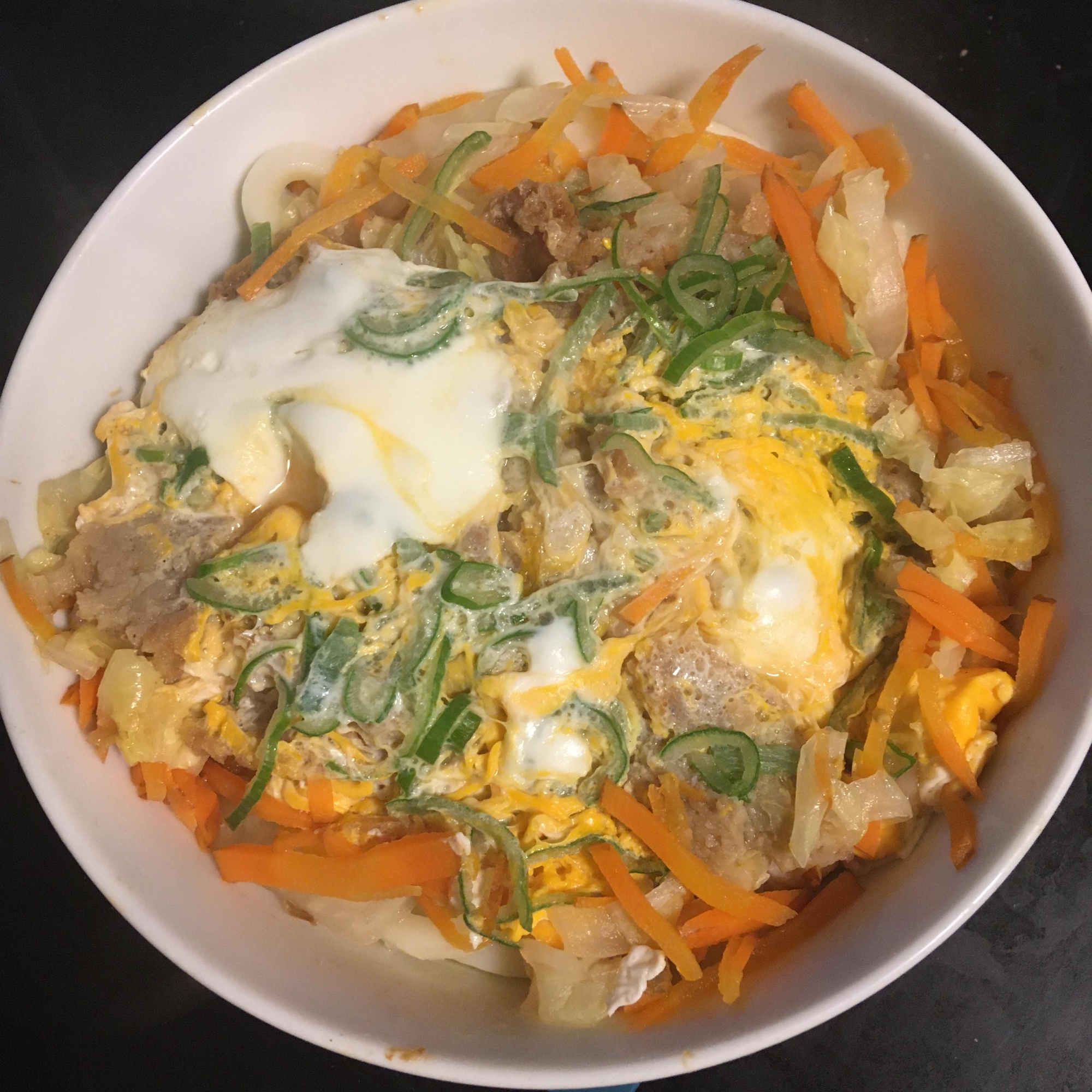 にんじん、白菜、ねぎ、メンチカツ卵うどん