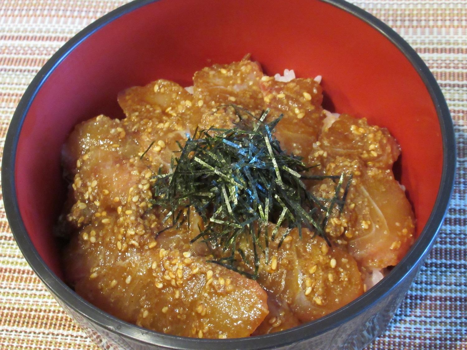 鯛刺身のごまだれ漬け丼