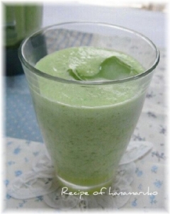 夏バテ予防に夏野菜！ゴーヤと豆乳のスムージー！