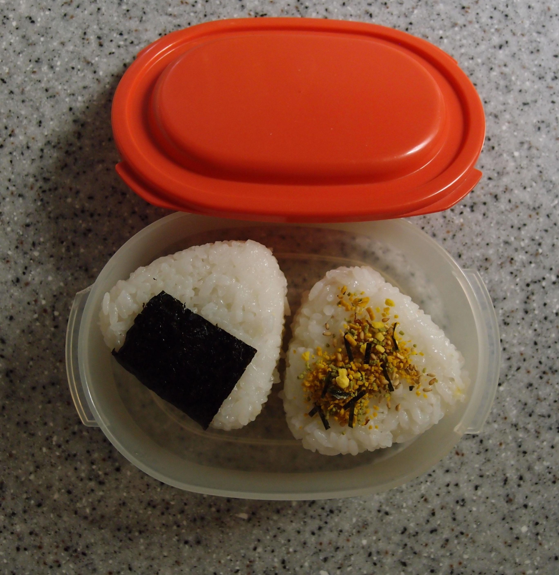 たくあんの胡麻マヨネーズ和えのおにぎり弁当