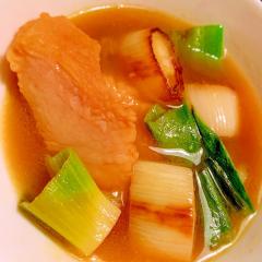 焼き葱と塩豚の塩漬レモンカレースープ