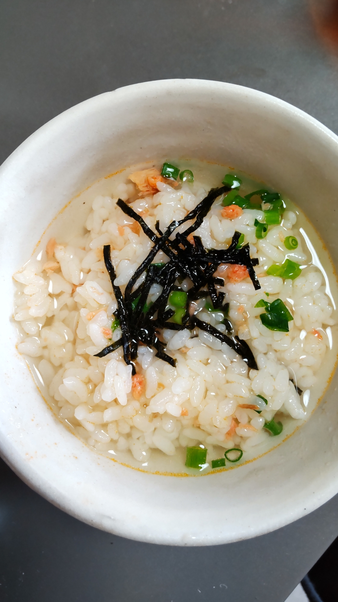鮭フレークでお茶漬け