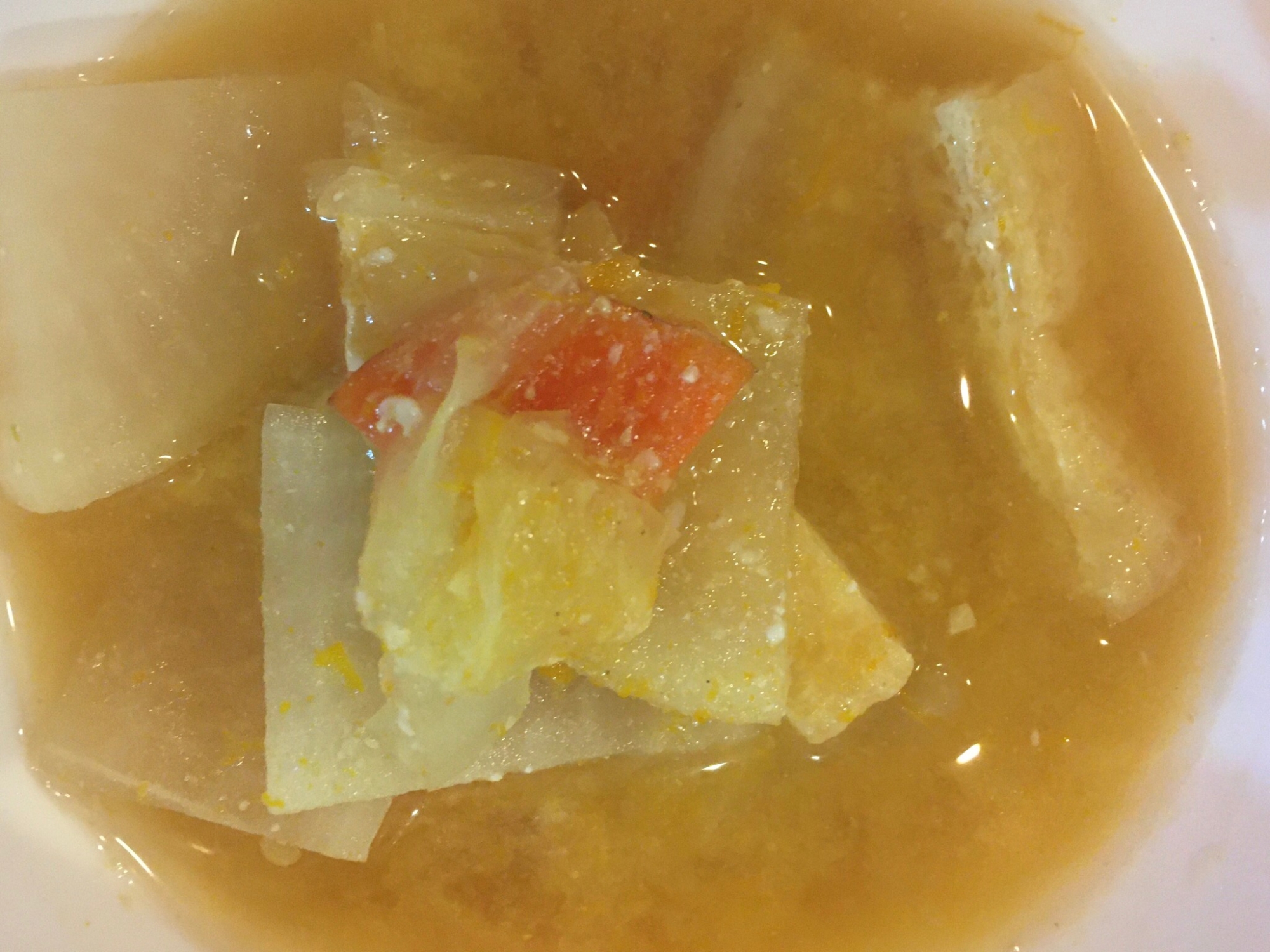 白菜と大根と人参と油揚げの粕汁
