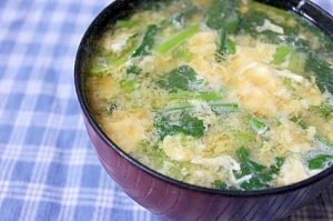 鉄分補給 ほうれん草と卵のお味噌汁 レシピ 作り方 By Yummeka 楽天レシピ