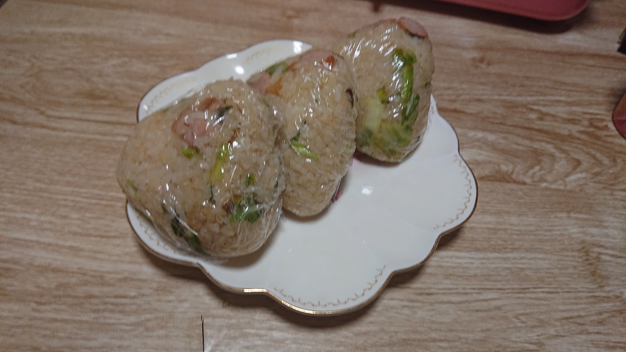 キャベツとウインナーのチャーハンおむすび