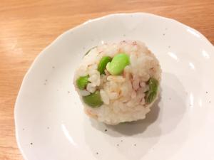 幼児食 枝豆と鰹節のおにぎり レシピ 作り方 By しもゆい 楽天レシピ