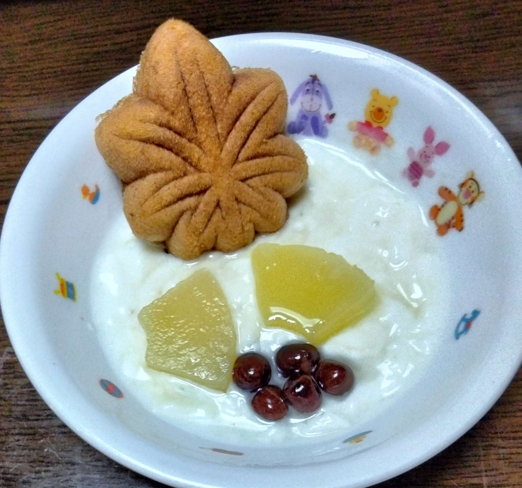 今日のヨーグルト♡パイン&赤えんどう&和菓子