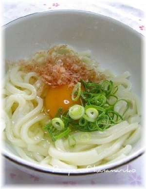 とにもかくにも簡単 卵のせ生醤油うどん レシピ 作り方 By はなまる子 楽天レシピ