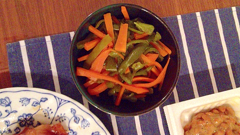 4. ピーマンとにんじんのきんぴら