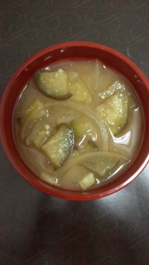 茄子と玉ねぎのお味噌汁 レシピ 作り方 By Momotarou1234 楽天レシピ