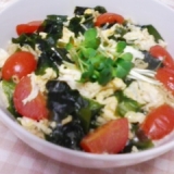 ワカメと卵とトマトのピリ辛★チキンラーメン