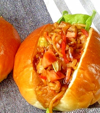 余りもので作る炭水化物まみれソバ飯パン