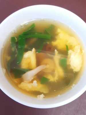 ニラとしめじの卵スープ レシピ 作り方 By ピッ君0129 楽天レシピ