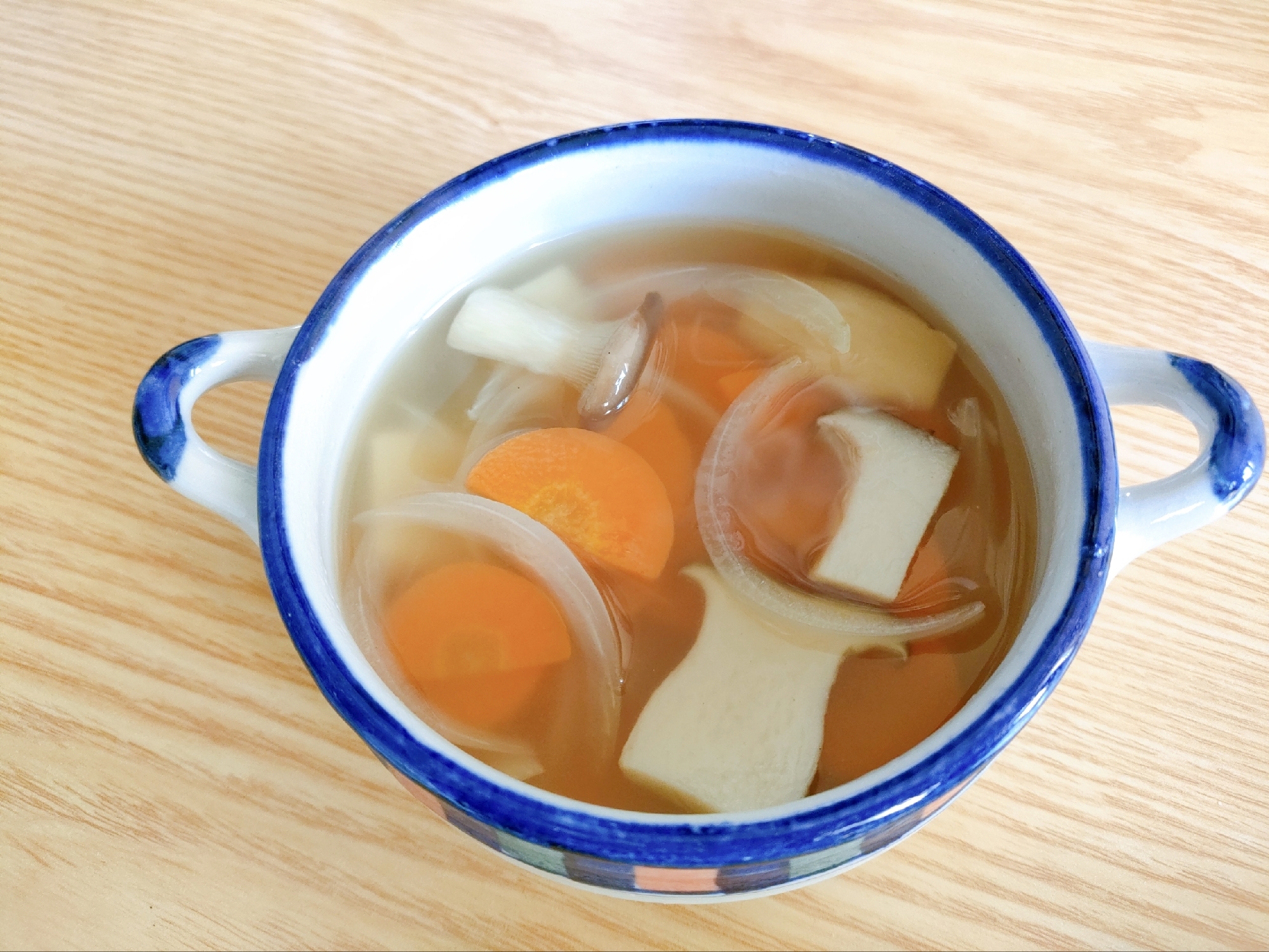 玉ねぎと人参とエリンギのスープ