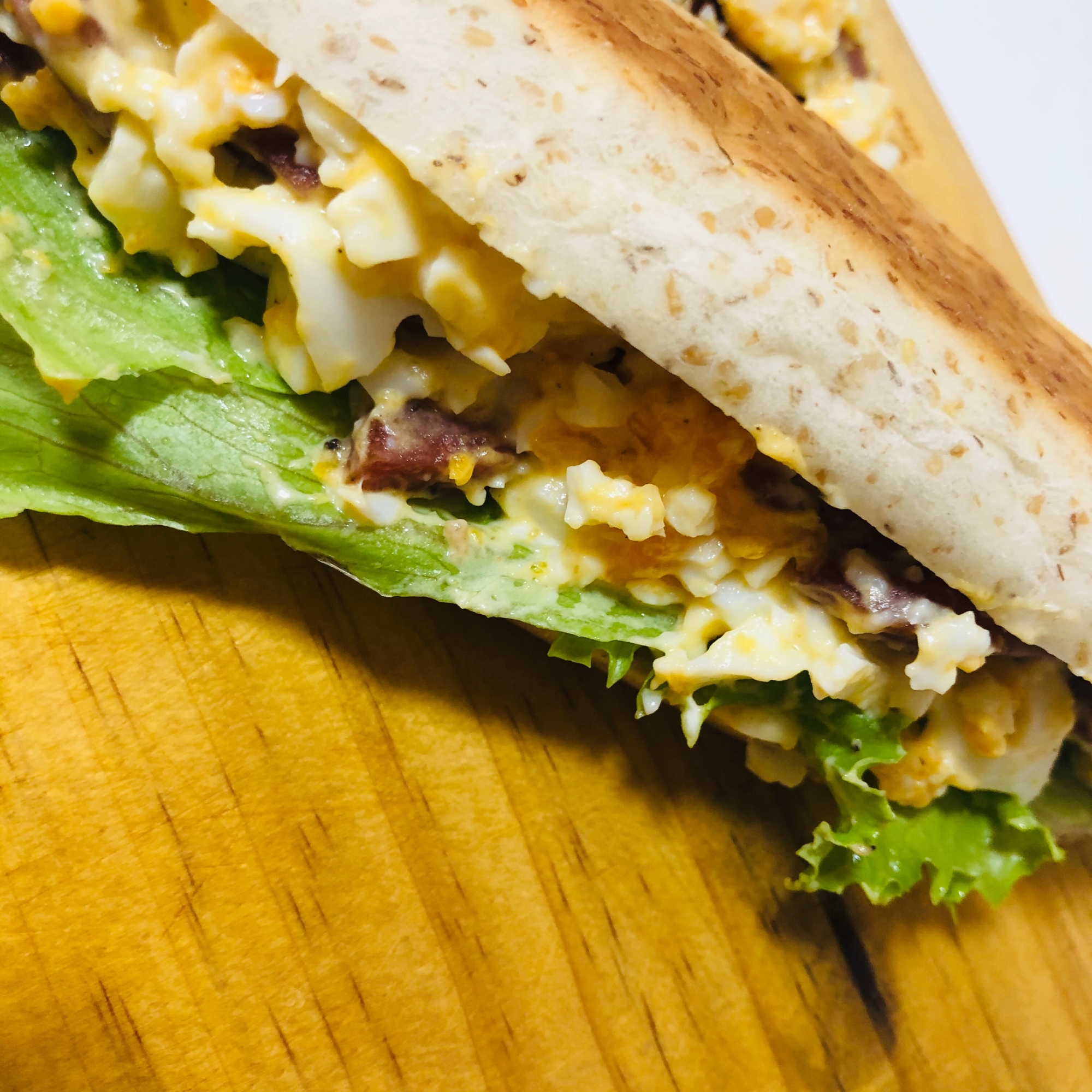 白トリュフ入りブッラータと生ハムのパニーノ