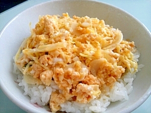 キャベツの卵とじ丼 レシピ 作り方 By リラリラリンゴ 楽天レシピ