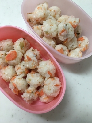 離乳食完了期 銀鮭と茄子の混ぜおにぎり レシピ 作り方 By Xmickyx 楽天レシピ 離乳食完了期 銀鮭と茄子の混ぜおにぎり レシピ 作り方 By Xmickyx 楽天レシピ