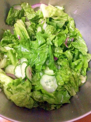 レタスときゅうりと紫玉ねぎ昆布茶ドレ レシピ 作り方 By Madone6 楽天レシピ